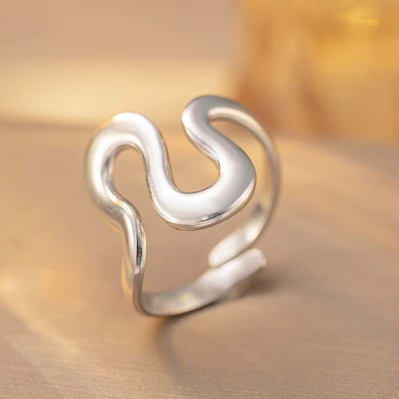 GOLD FLUID LINE ADJUSTABLE RING