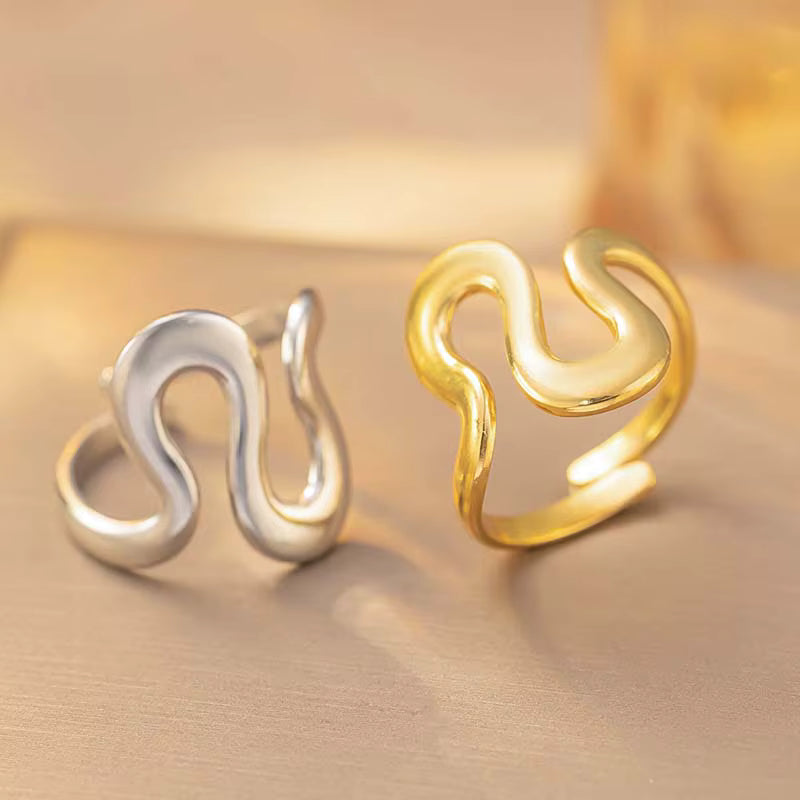 GOLD FLUID LINE ADJUSTABLE RING