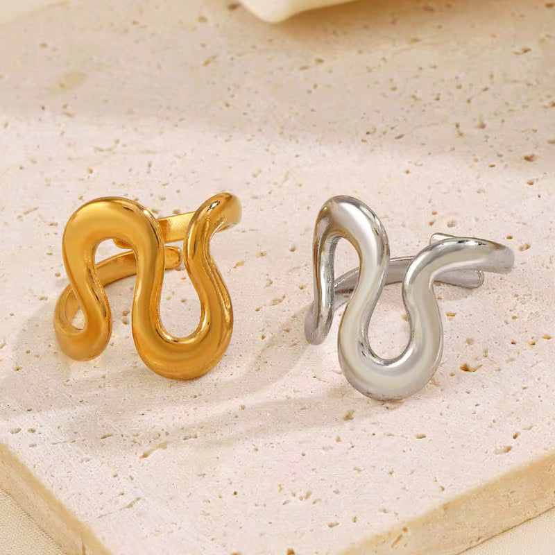GOLD FLUID LINE ADJUSTABLE RING