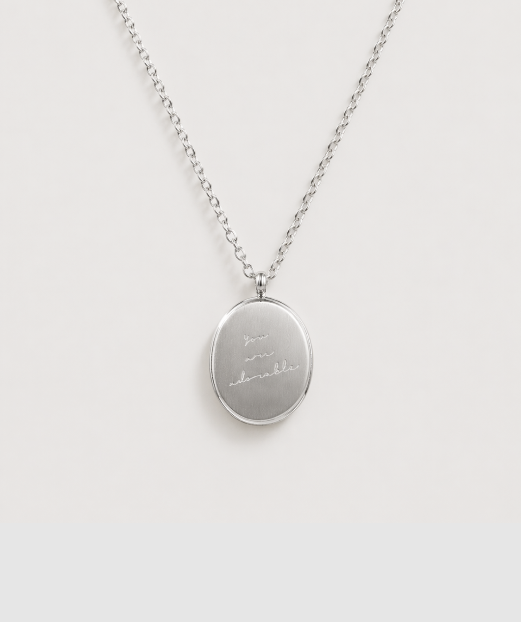 Minimal medallion pendant necklace gold-plated stainless steel by Theviloa