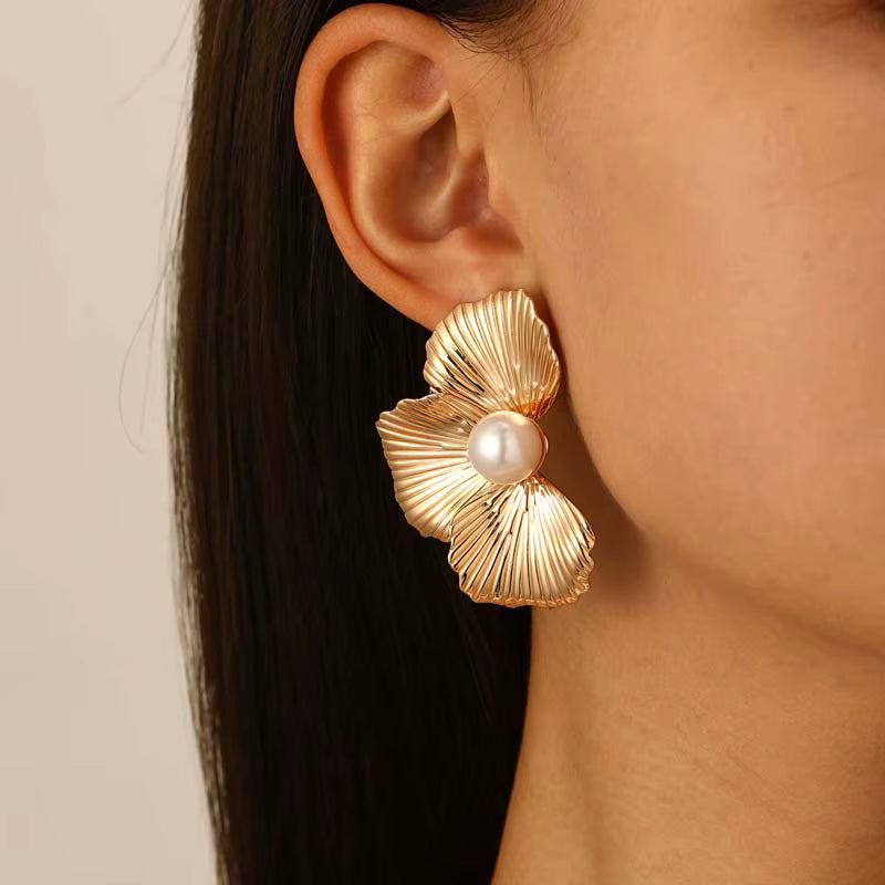 PEARL BLOOM STATEMENT EARRINGS