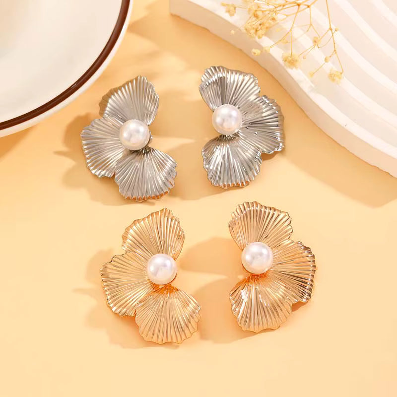 PEARL BLOOM STATEMENT EARRINGS