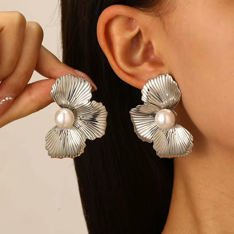 PEARL BLOOM STATEMENT EARRINGS