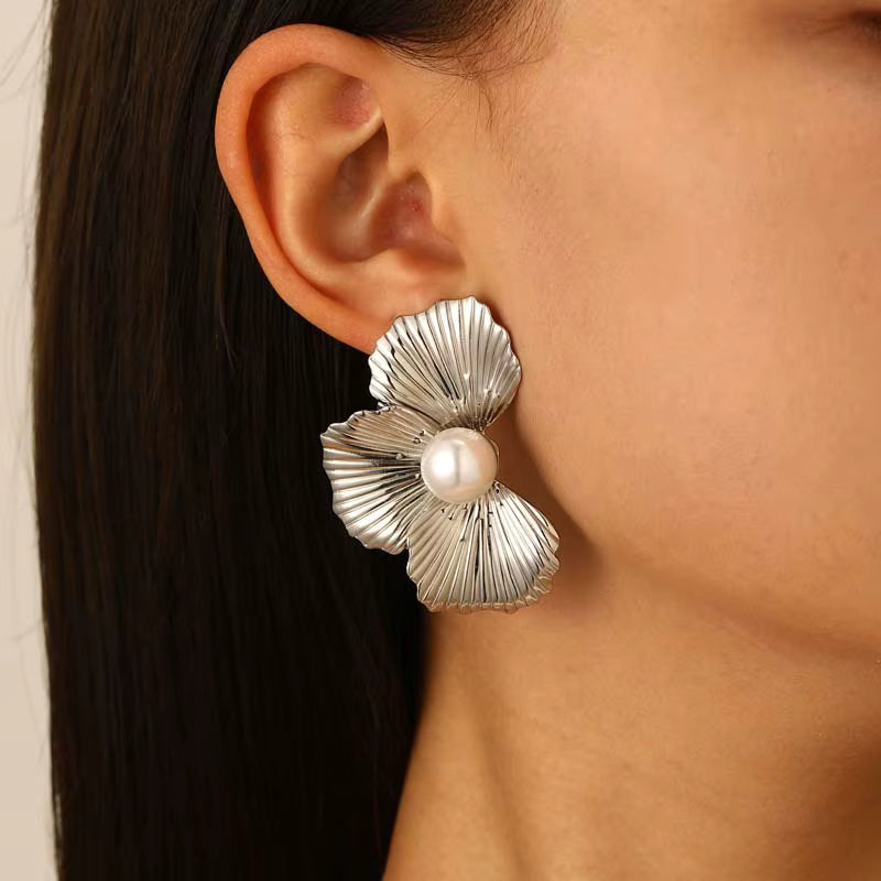 PEARL BLOOM STATEMENT EARRINGS