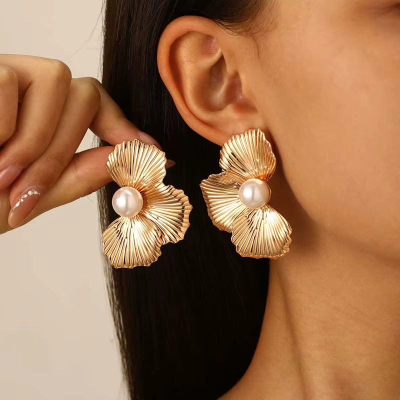 PEARL BLOOM STATEMENT EARRINGS