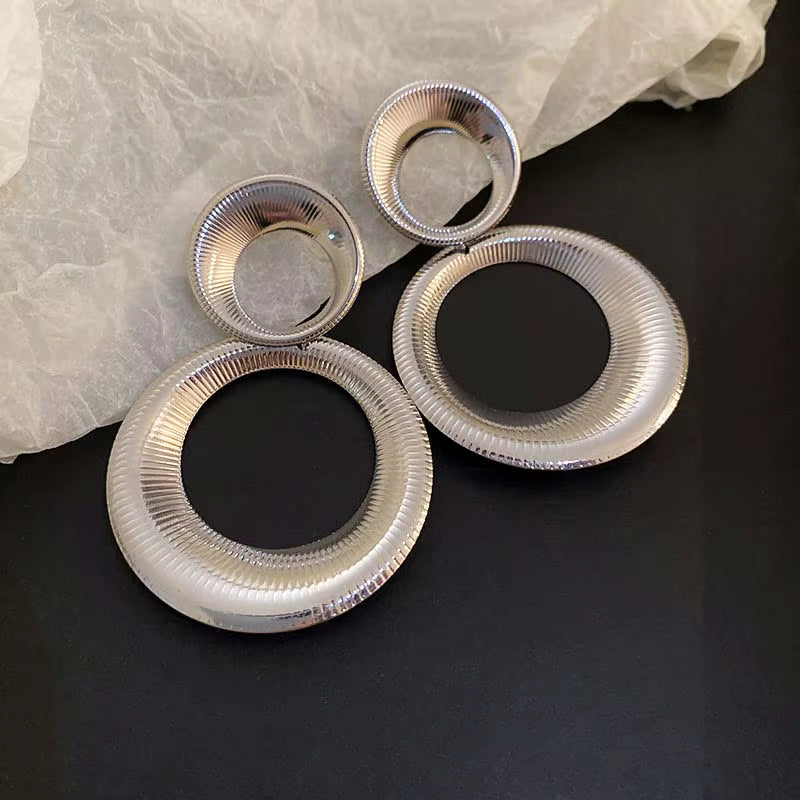 GOLDEN DOUBLE RING STATEMENT EARRINGS