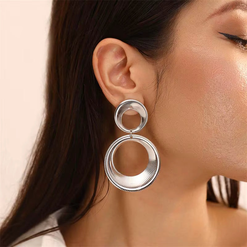 GOLDEN DOUBLE RING STATEMENT EARRINGS