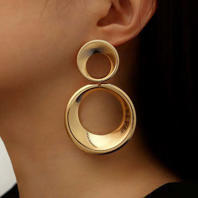GOLDEN DOUBLE RING STATEMENT EARRINGS