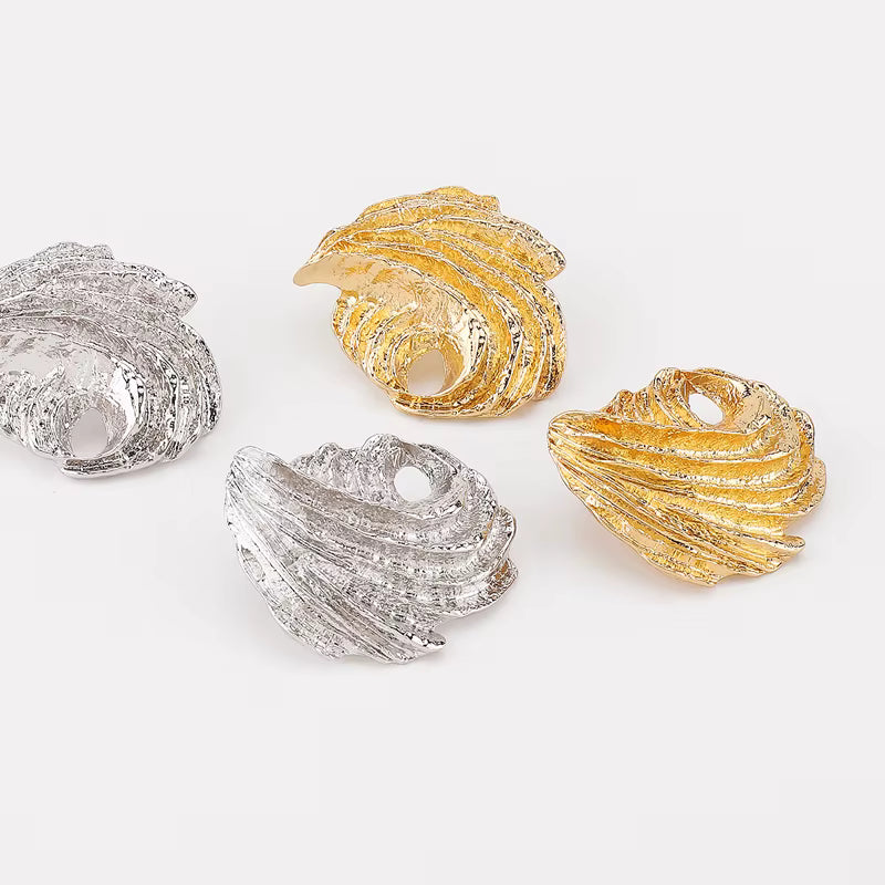 SEA SCULPTED SHELL STUD EARRINGS