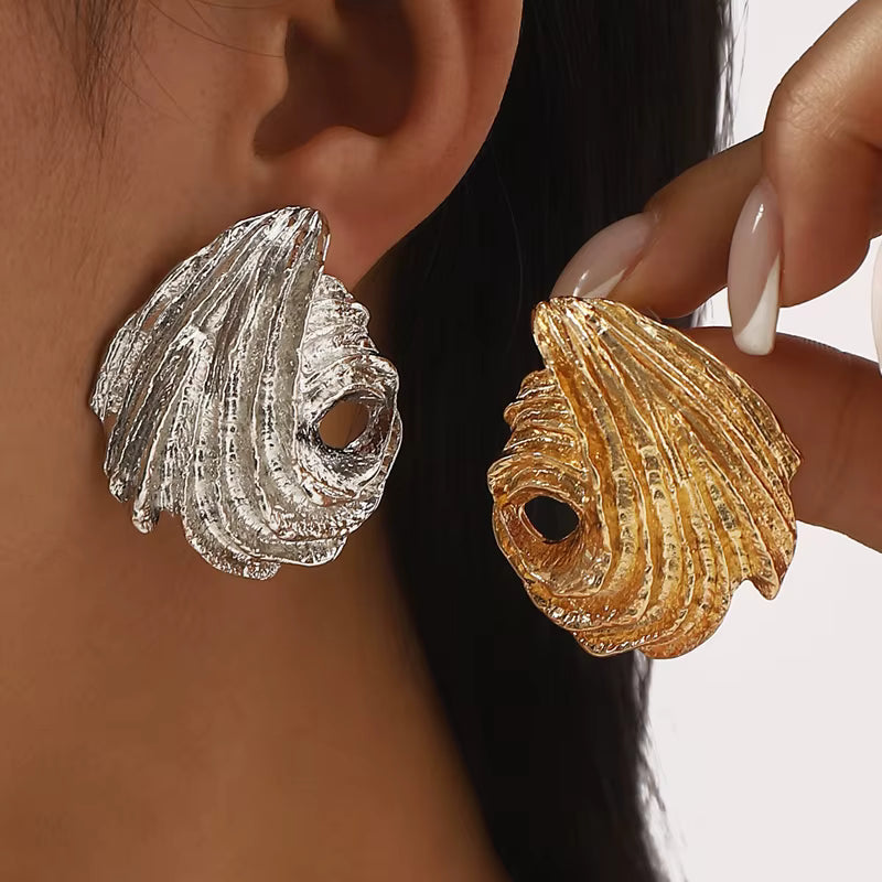 SEA SCULPTED SHELL STUD EARRINGS