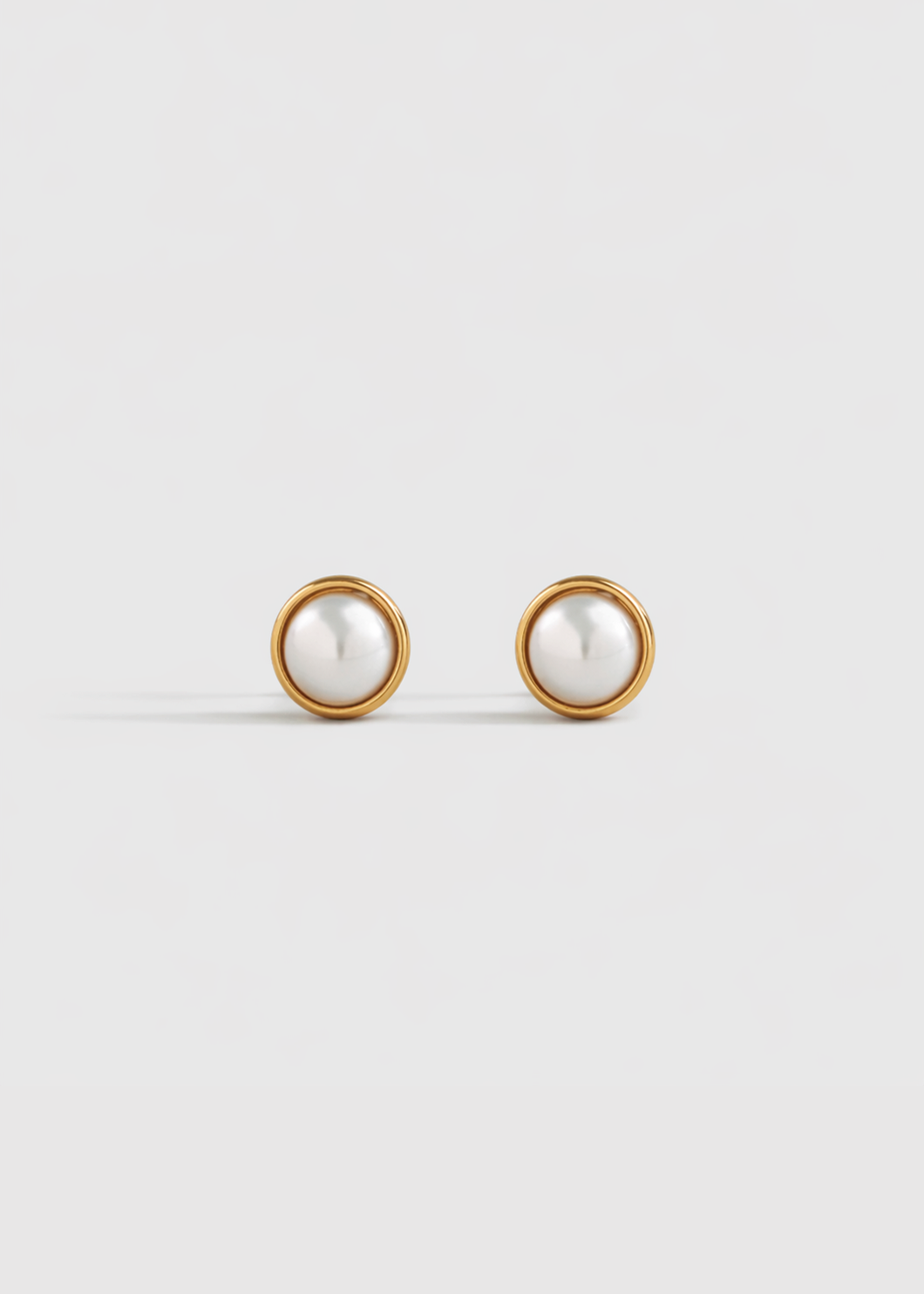 DOT PEARL STUD EARRINGS