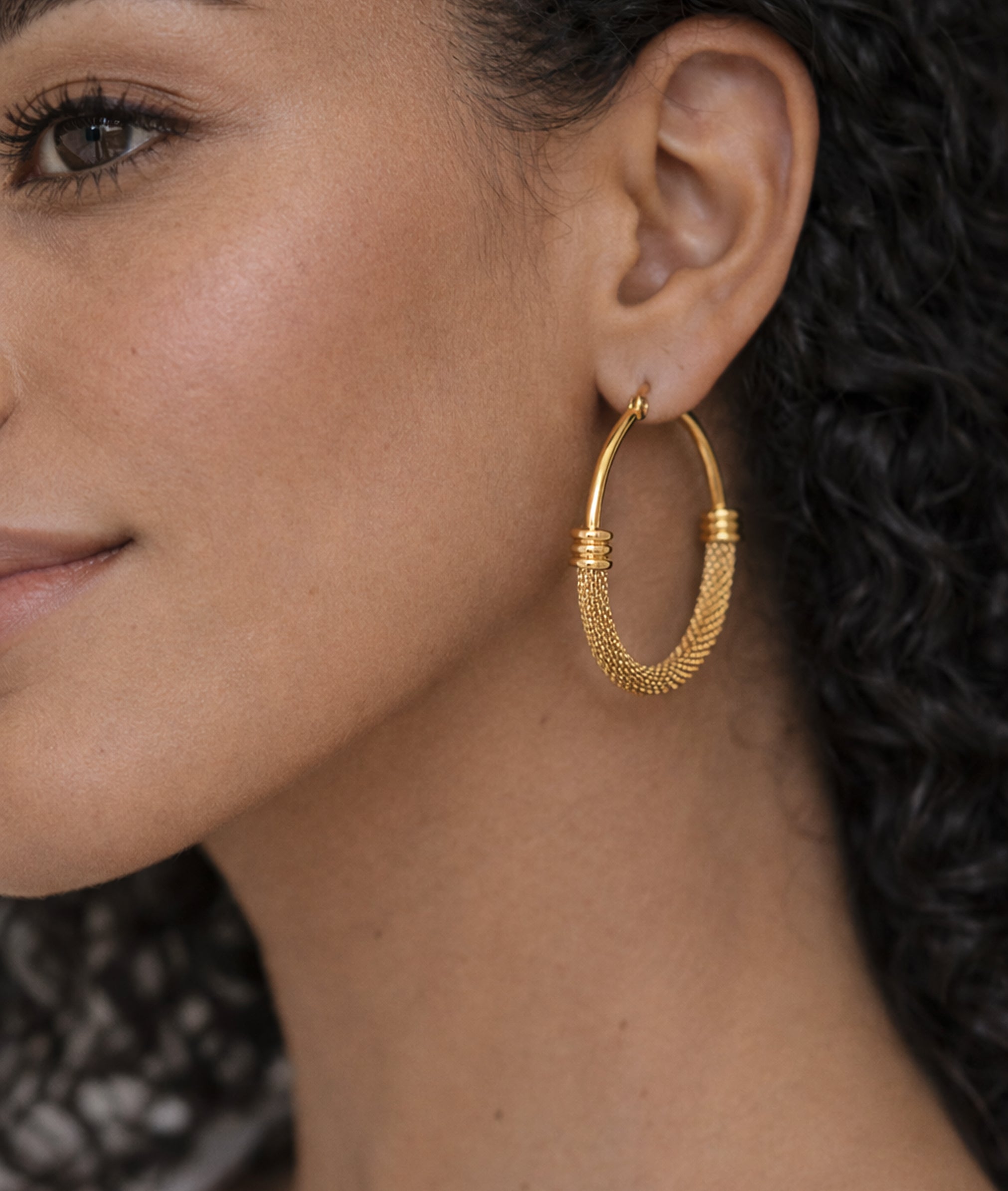 TORQUE SCULPTURAL HOOP EARRINGS