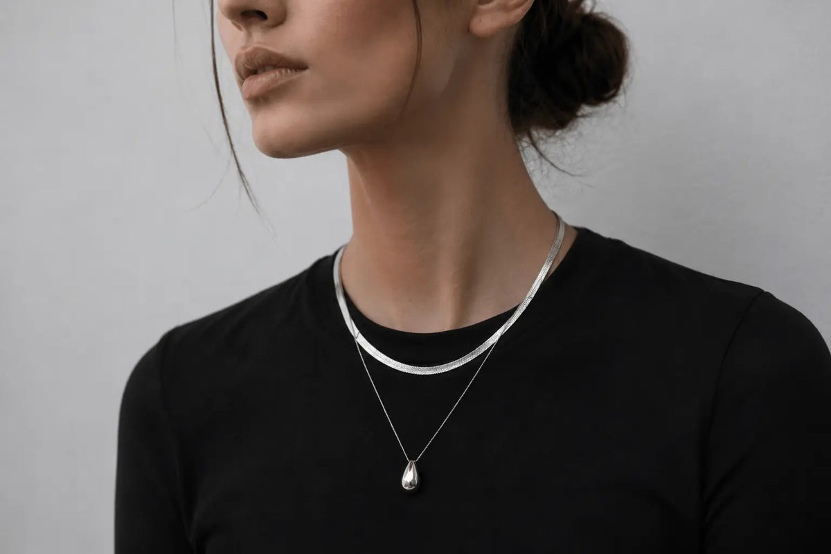 CORE SCULPTURAL PENDANT NECKLACE